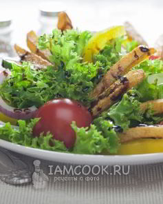 Салат с жареной картошкой соломкой