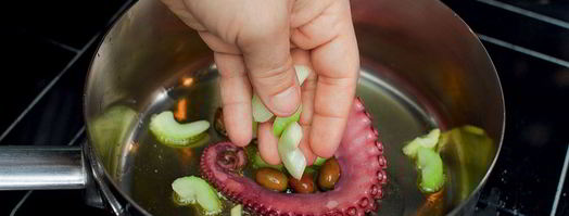 теплый салат с картофелем и осьминогом. Шаг 6