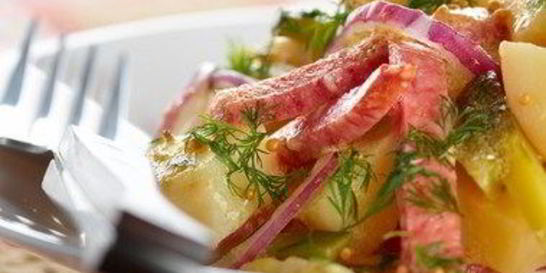 Украинский картофельный салат Буковина с копченой колбасой и консервированным перцем