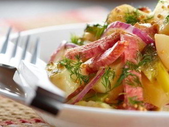 Рецепт украинского картофельного салата буковина с копченой колбасой и консервированным перцем