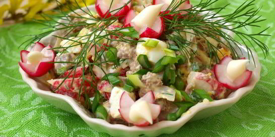 Мясной салат с редисом