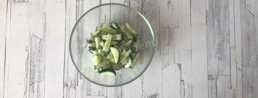 огуречный салат с рукколой и сыром. Шаг 3