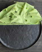 Оливье с домашним майонезом на жженом масле и чипсами из зеленого горошка