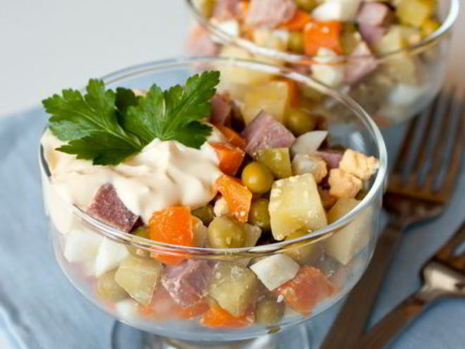 Рецепт оливье с копченым языком