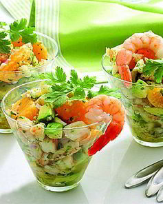 Оливье с креветками и авокадо