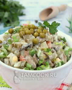 Оливье с шампиньонами