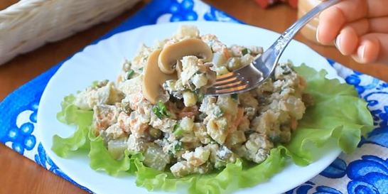 Салат Оливье с грибами постный