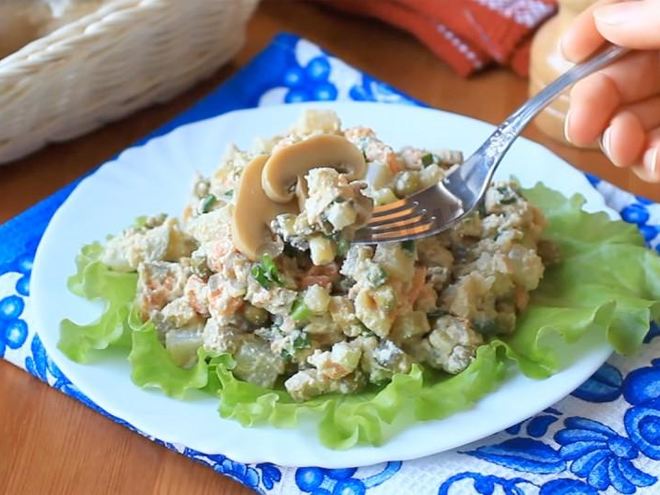 Рецепт салата оливье с грибами постный