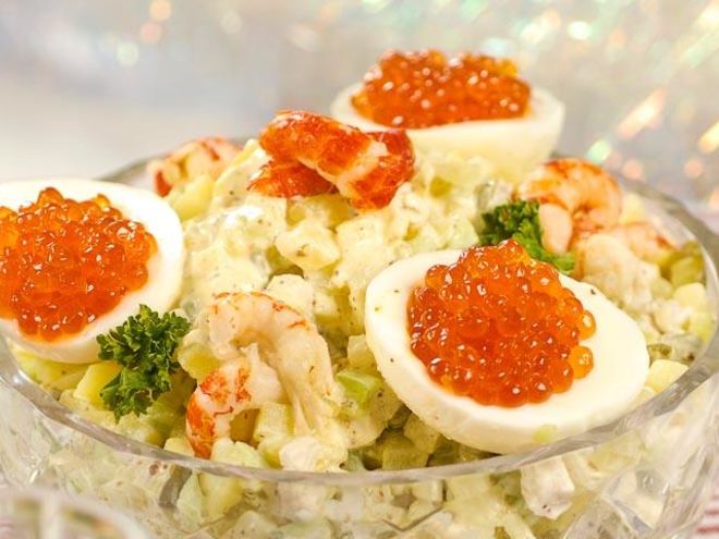 Рецепт салата оливье с икрой и раковыми шейками