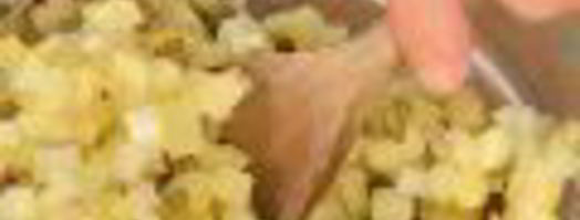 салат оливье с икрой и раковыми шейками. Шаг 3