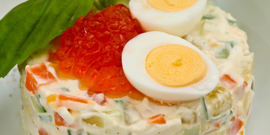 Салат Оливье с икрой