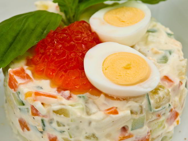 Рецепт салата оливье с икрой