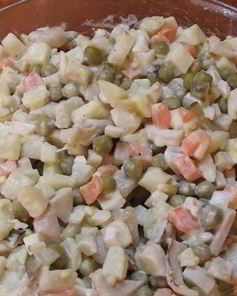 Салат Оливье с кальмарами