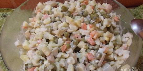 Салат Оливье с кальмарами