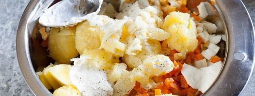 салат оливье с колбасой и свежим огурцом. Шаг 13