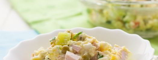 салат оливье с колбасой и свежим огурцом. Шаг 14