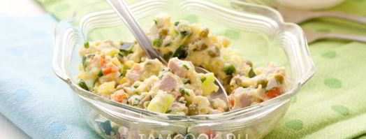 салат оливье с колбасой и свежим огурцом. Шаг 15