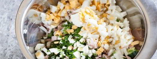 салат оливье с колбасой и свежим огурцом. Шаг 10