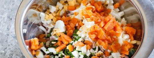 салат оливье с колбасой и свежим огурцом. Шаг 11