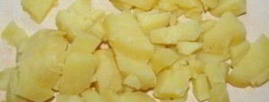 салат оливье с копченой курицей и креветками. Шаг 5