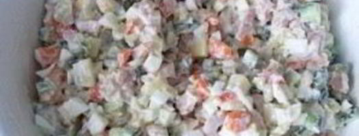 салат оливье с копченой курицей и креветками. Шаг 10