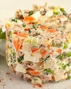 Салат Оливье с семгой