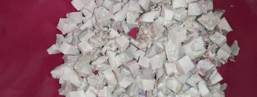 салат оливье с языком и свежим огурцом. Шаг 3