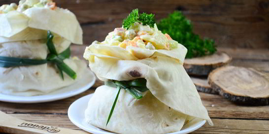 Салат Оливье в лаваше