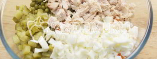 салат с курицей праздничное оливье. Шаг 6