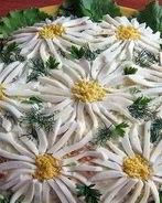 Оригинальный салат Ромашковое поле