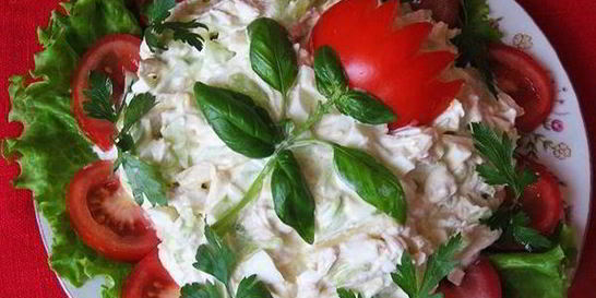 Салат День рождения с креветками и кальмарами