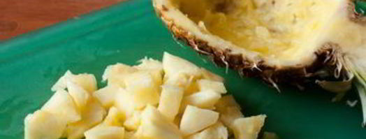 салат из индейки в ананасе. Шаг 3