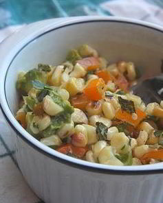 Салат из кукурузы, болгарского перца и авокадо