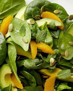 Салат из молодого шпината с авокадо и апельсином