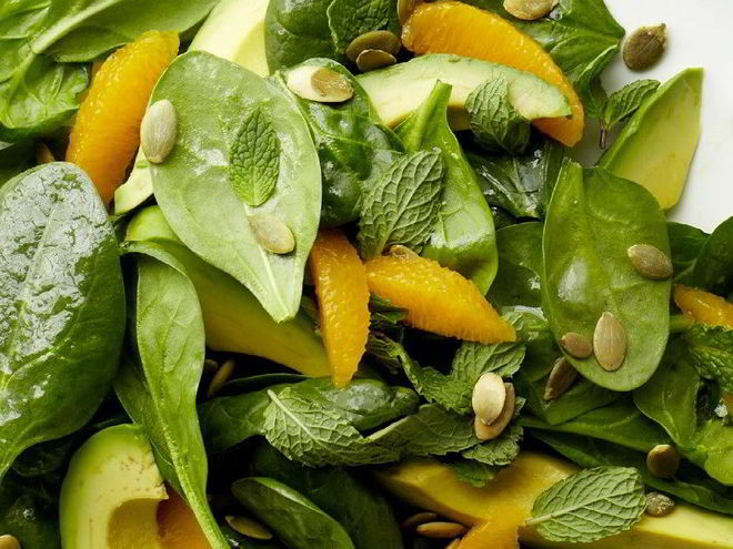 Рецепт салата из молодого шпината с авокадо и апельсином