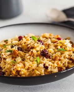 Салат из риса с фруктами и кардамоном