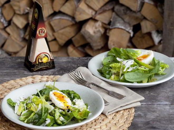 Рецепт салата из шпината, спаржи и отварного яйца