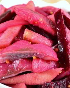 Салат из свеклы с сельдью и яблоком