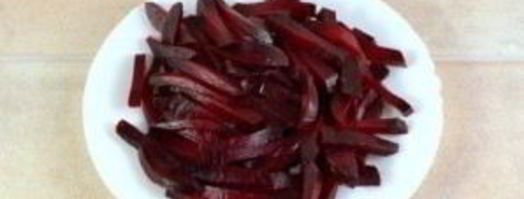 салат из свеклы с сельдью и яблоком. Шаг 3