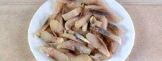 салат из свеклы с сельдью и яблоком. Шаг 4