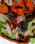 Салат из телятины с тыквой, маслинами и лимоном