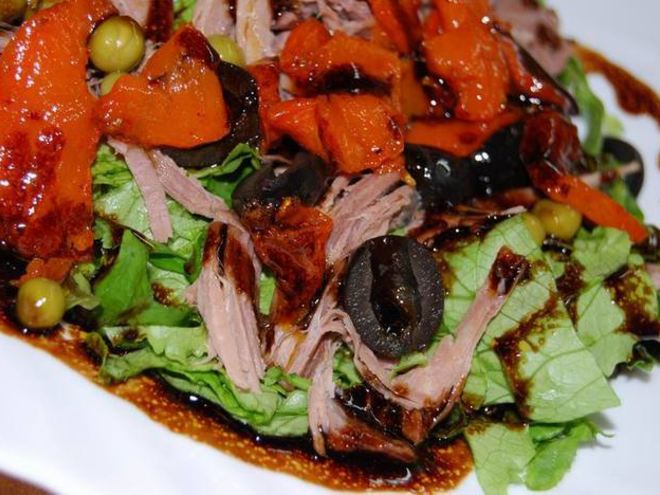 Рецепт салата из телятины с тыквой, маслинами и лимоном