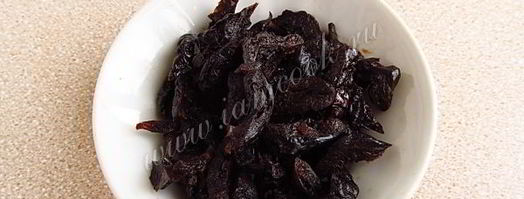 салат из ветчины с черносливом. Шаг 4