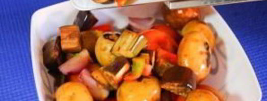 салат из запеченных овощей с молодым картофелем. Шаг 6