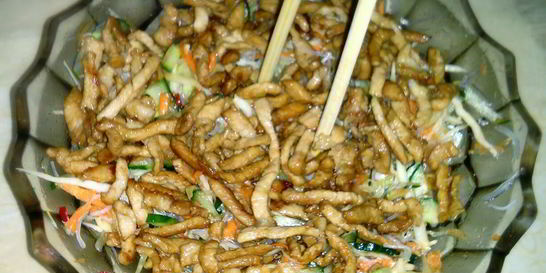 Салат Хэйхэ с лапшой и свининой