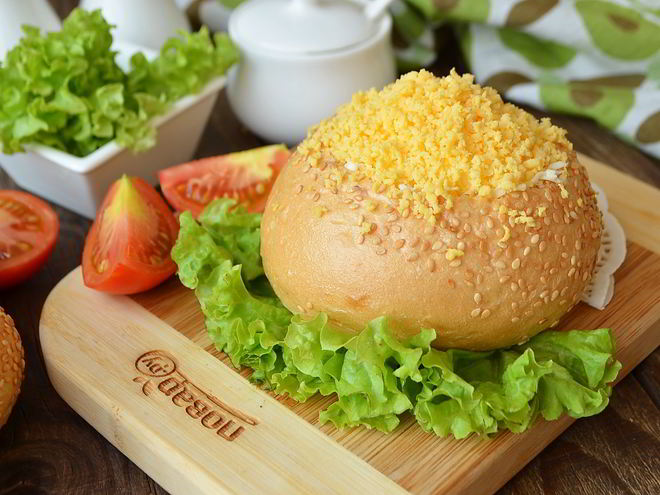 Рецепт булочек, фаршированных салатом мимоза