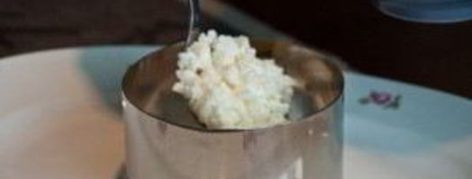 мимоза с крабовыми палочками и яблоком. Шаг 4