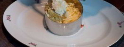 мимоза с крабовыми палочками и яблоком. Шаг 7