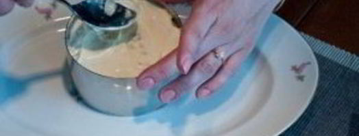 мимоза с крабовыми палочками и яблоком. Шаг 11