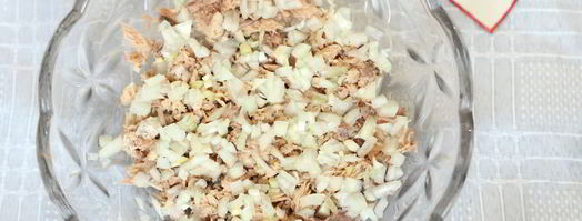 салат мимоза с консервированной горбушей. Шаг 4